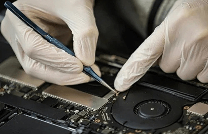 PCC Computers technician performing mac repairs in Oak Flats workshop